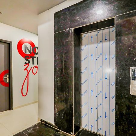 Super Collection O Le Noida Hotel Near Sector 76 Metro Station Buitenkant foto