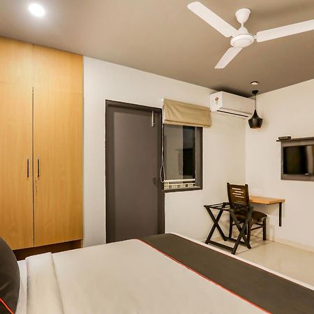 Super Collection O Le Noida Hotel Near Sector 76 Metro Station Buitenkant foto